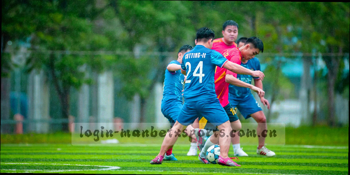 深色资料卡与等宽编号标签整齐排列，荧光绿编号在夜场底色上发光